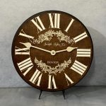 Charmant Brown Wall Clock